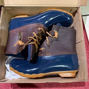 Sperry Saltwater Tan and Navy Boots